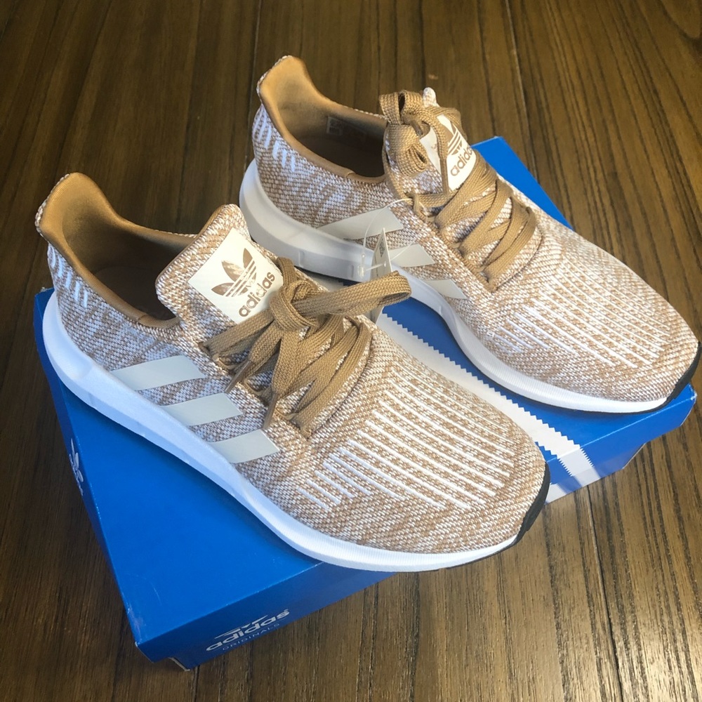 FLASH SALE! Adidas gold white Swift Run sneakers - Picture 2 of 8